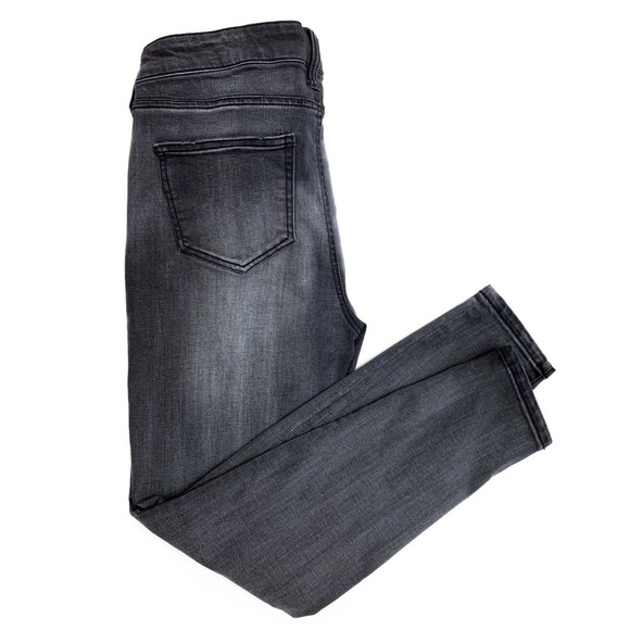 *NWOT Black Distressed Ankle Skinny Crop Jeans - Picture 3 of 5